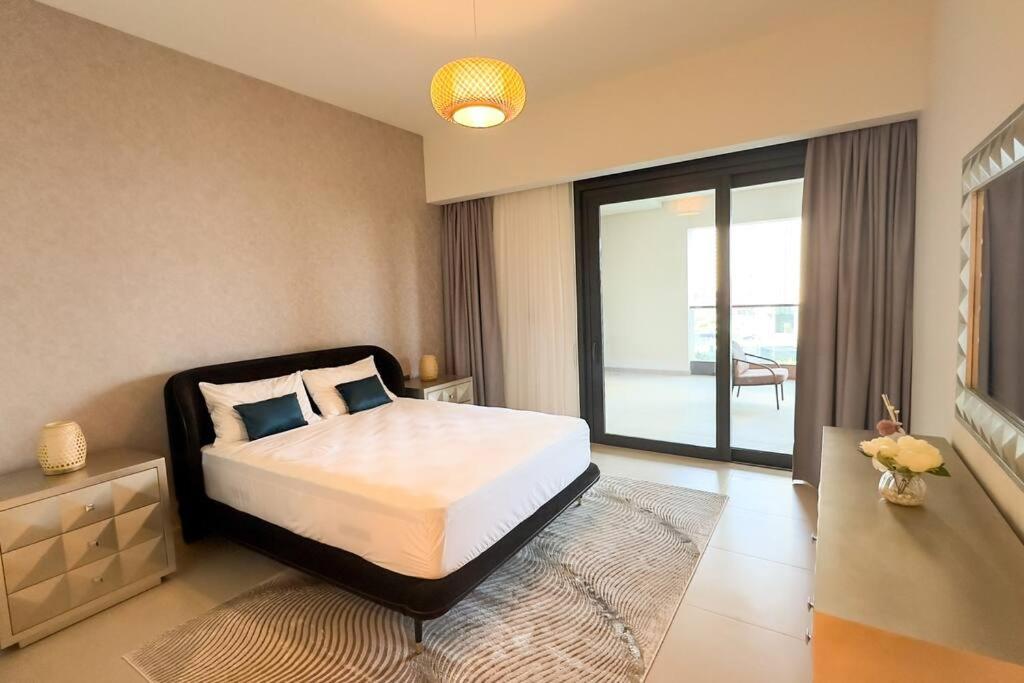 Mh - Act Tower - Burj View - 2bhk - Ref 410 Apartment *