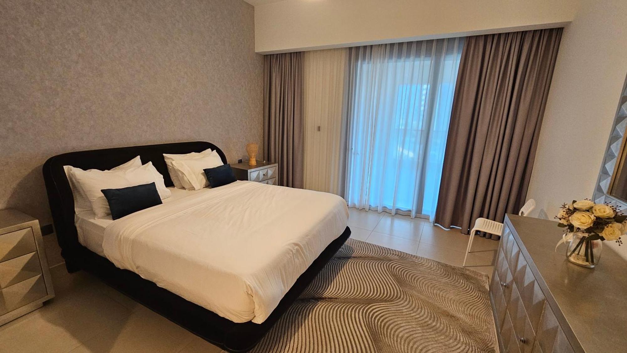 Mh - Act Tower - Burj View - 2bhk - Ref 410 Dubai