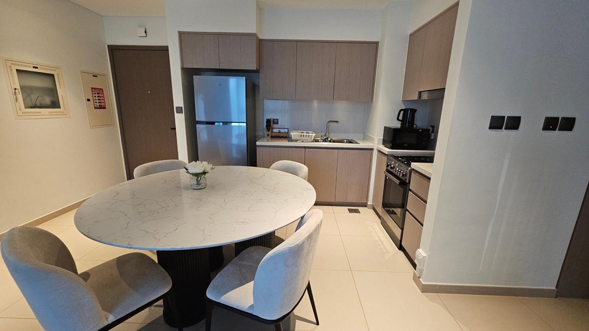 Mh - Act Tower - Burj View - 2bhk - Ref 410 *